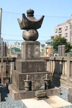 Grave of Tochuken Kumoemon